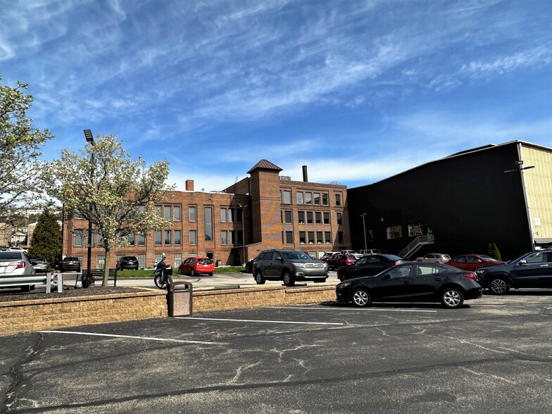 700 Blaw Ave, Pittsburgh, PA à louer - Photo de l’immeuble – Image 3 sur 9