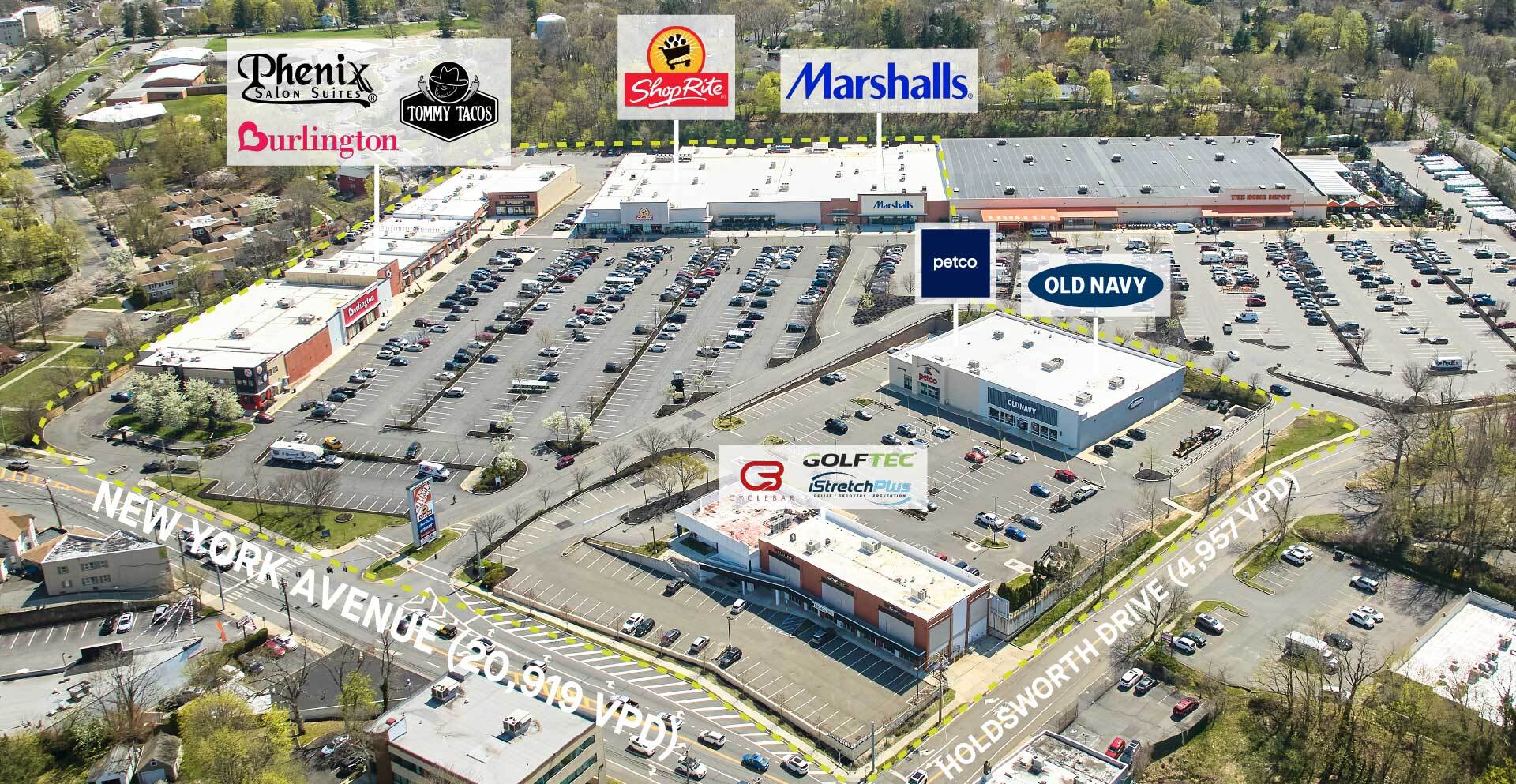 839 New York Ave, Huntington, NY à louer Aérien– Image 1 sur 7