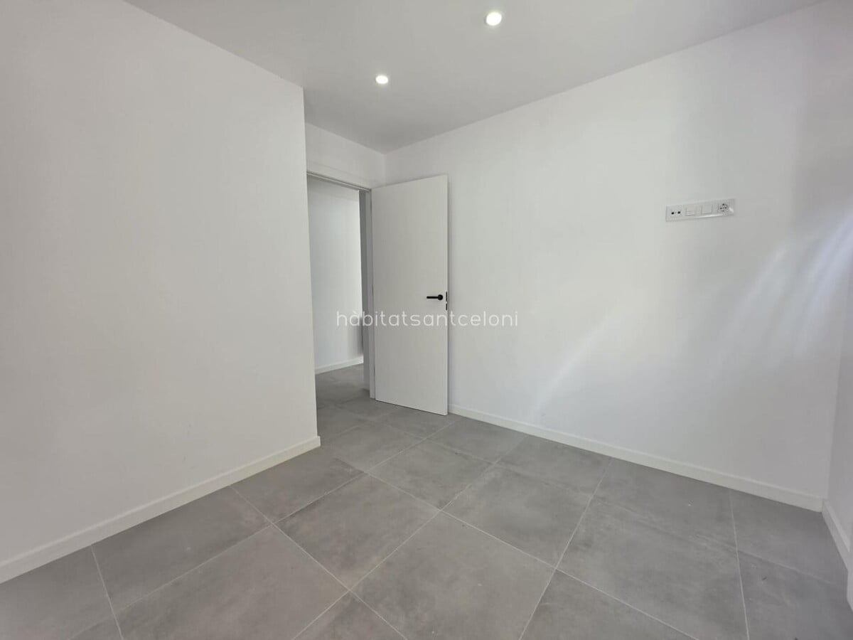 Hostalric, GER 17450 - Lot 2 -  - Photo intérieure - Image 2 of 10