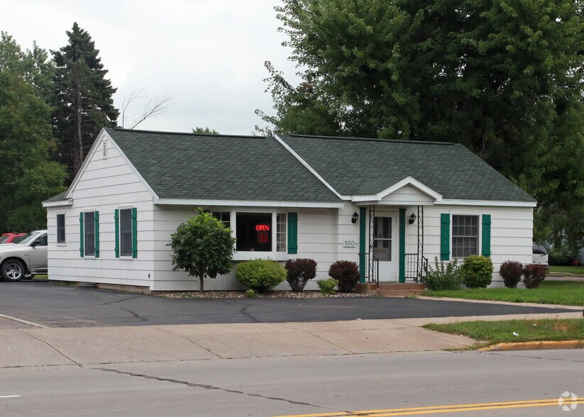 550 S Knowles Ave, New Richmond, WI à louer - Photo principale – Image 1 sur 4
