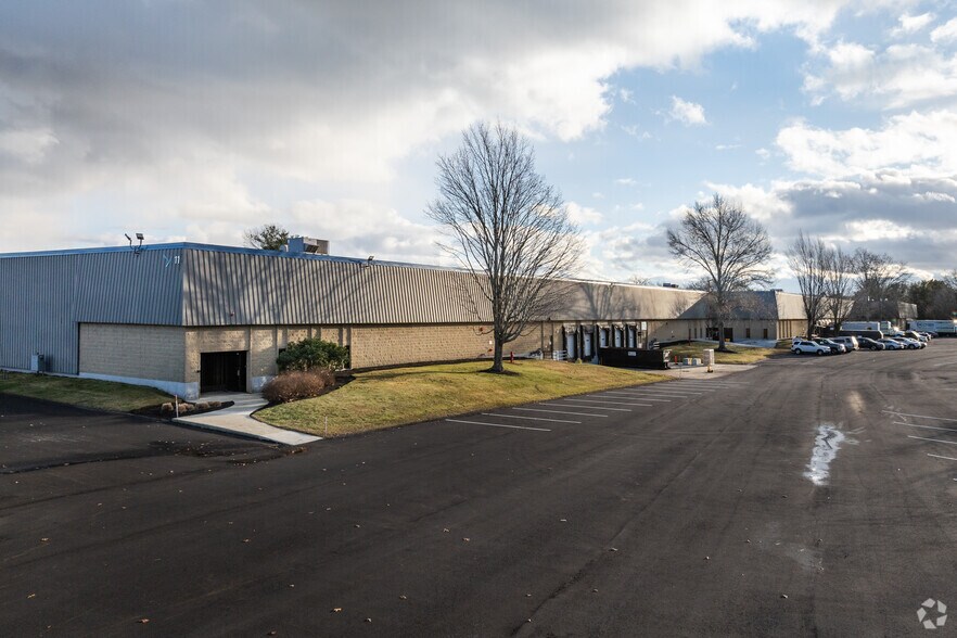 11 Norfolk St, Mansfield, MA à louer - Photo de l’immeuble – Image 2 sur 5