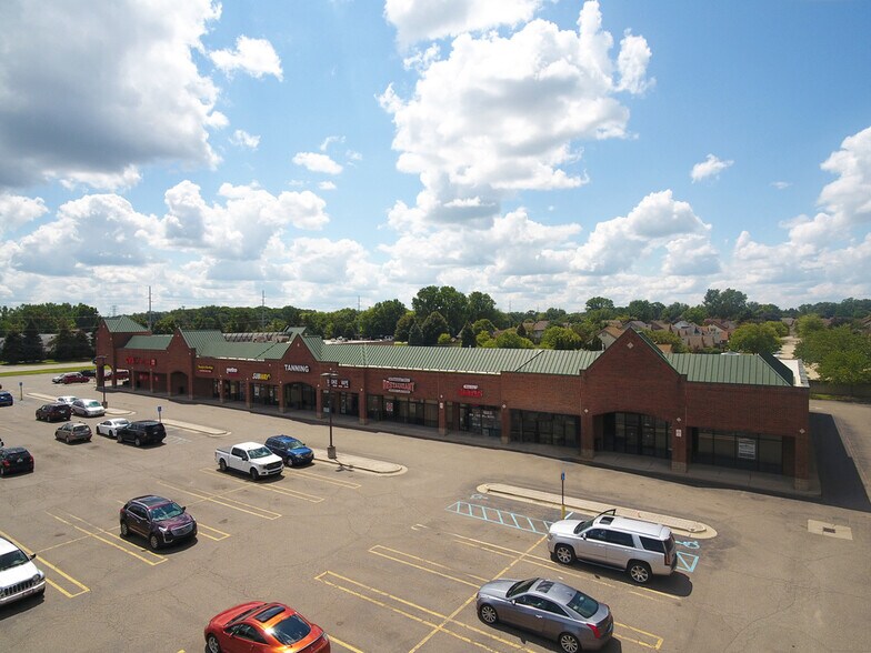 8811-8899 Newburgh Rd, Livonia, MI à louer - Photo de l’immeuble – Image 3 sur 8