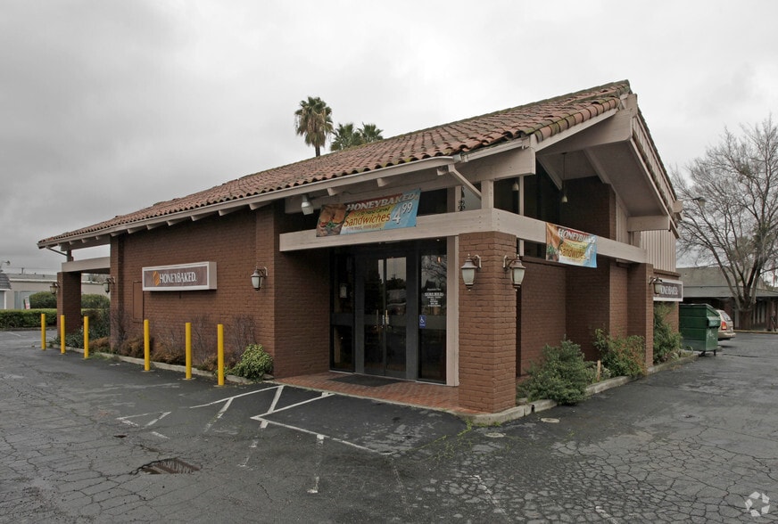 2560 Marconi Ave, Sacramento, CA à louer - Photo principale – Image 1 sur 4