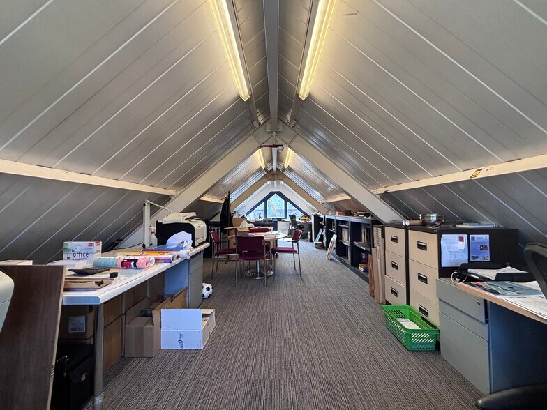 Station Road, Liphook à vendre - Photo de l’immeuble – Image 2 sur 7