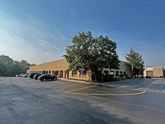Plus de détails pour 25765-25767 Hillview Ct, Mundelein, IL - Local d’activités à vendre