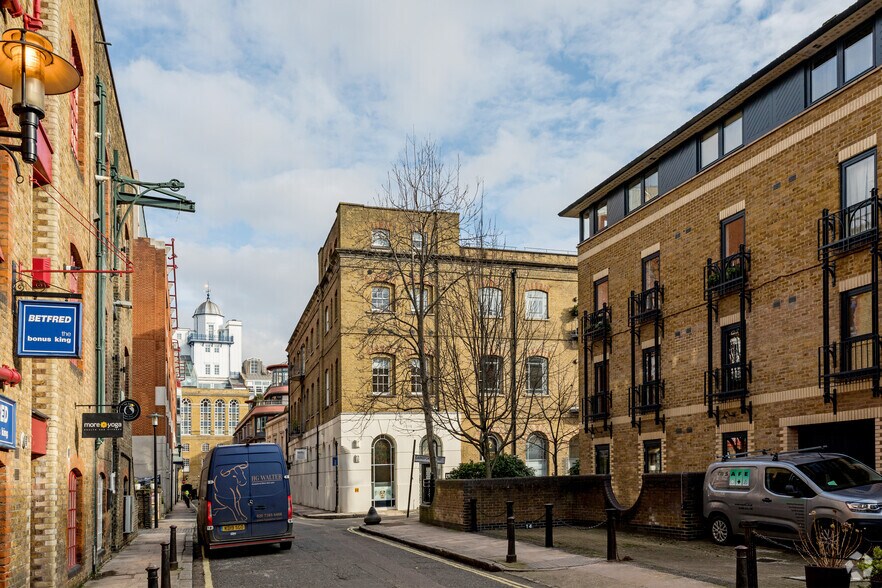 12-16 Horselydown Ln, Londres à louer - Photo de l’immeuble – Image 2 sur 8