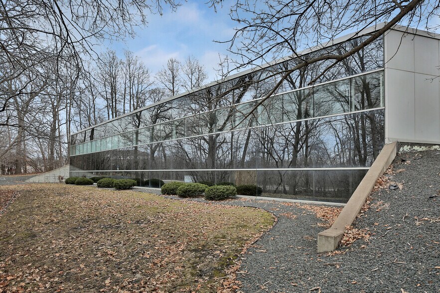1000 Parkers Lake Rd, Minnetonka, MN à louer - Photo de l’immeuble – Image 2 sur 14