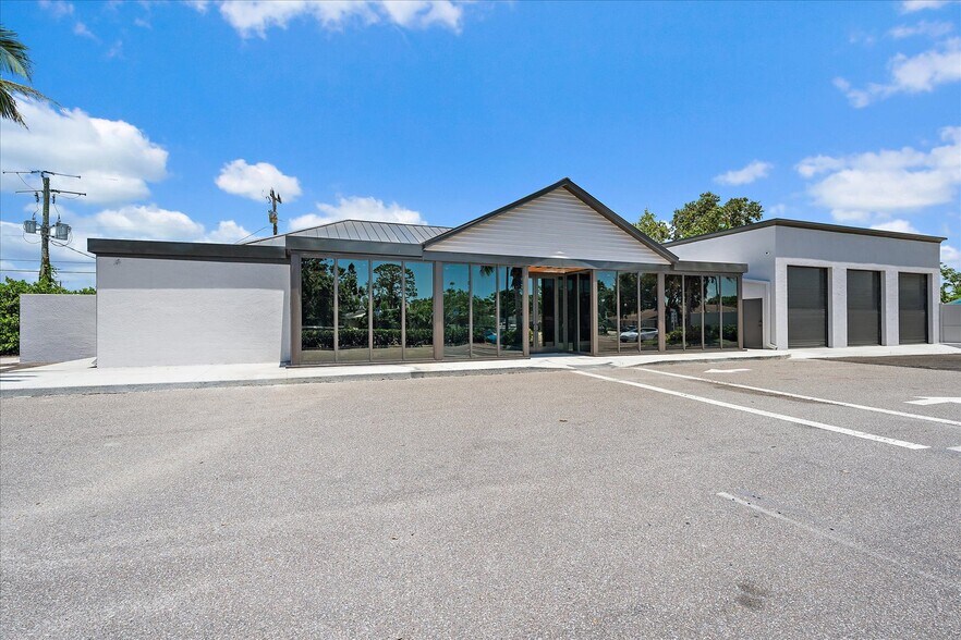 2407 Bee Ridge Rd, Sarasota, FL à vendre - Photo de l’immeuble – Image 3 sur 27