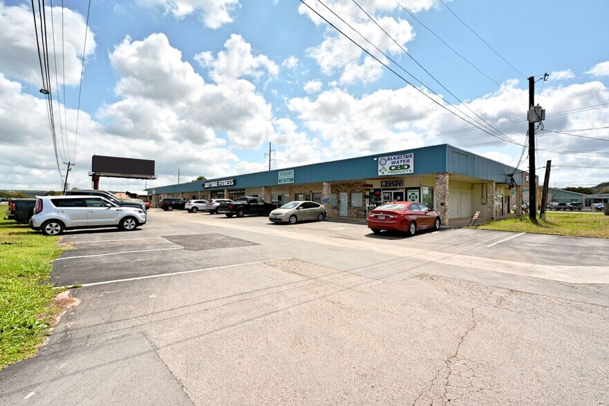 1175 FM 2673, Canyon Lake, TX à louer - Photo de l’immeuble – Image 2 sur 8