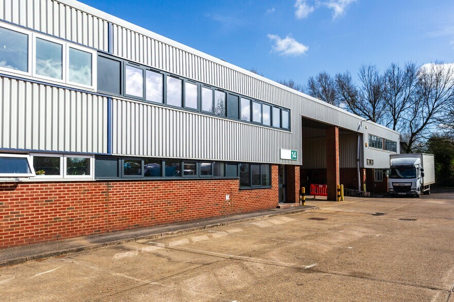 Farmbrough Clos, Aylesbury à louer - Photo de l’immeuble – Image 3 sur 47