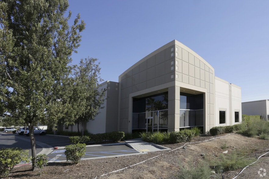 14467 Meridian Pky, Riverside, CA à louer - Photo principale – Image 1 sur 3