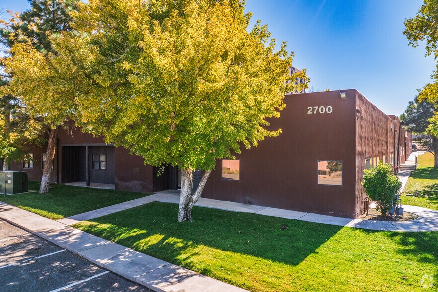 2700 Yale Blvd SE, Albuquerque, NM à louer - Photo principale – Image 1 sur 18