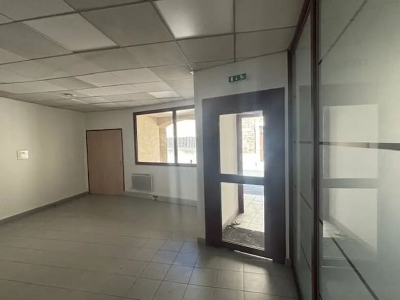 Local commercial dans Pélissanne à louer - Photo intérieure – Image 2 sur 11