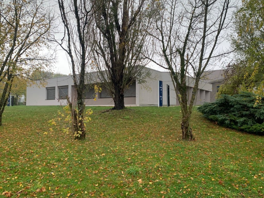 Bureau dans Saint-Apollinaire à louer Photo de l’immeuble– Image 1 sur 8