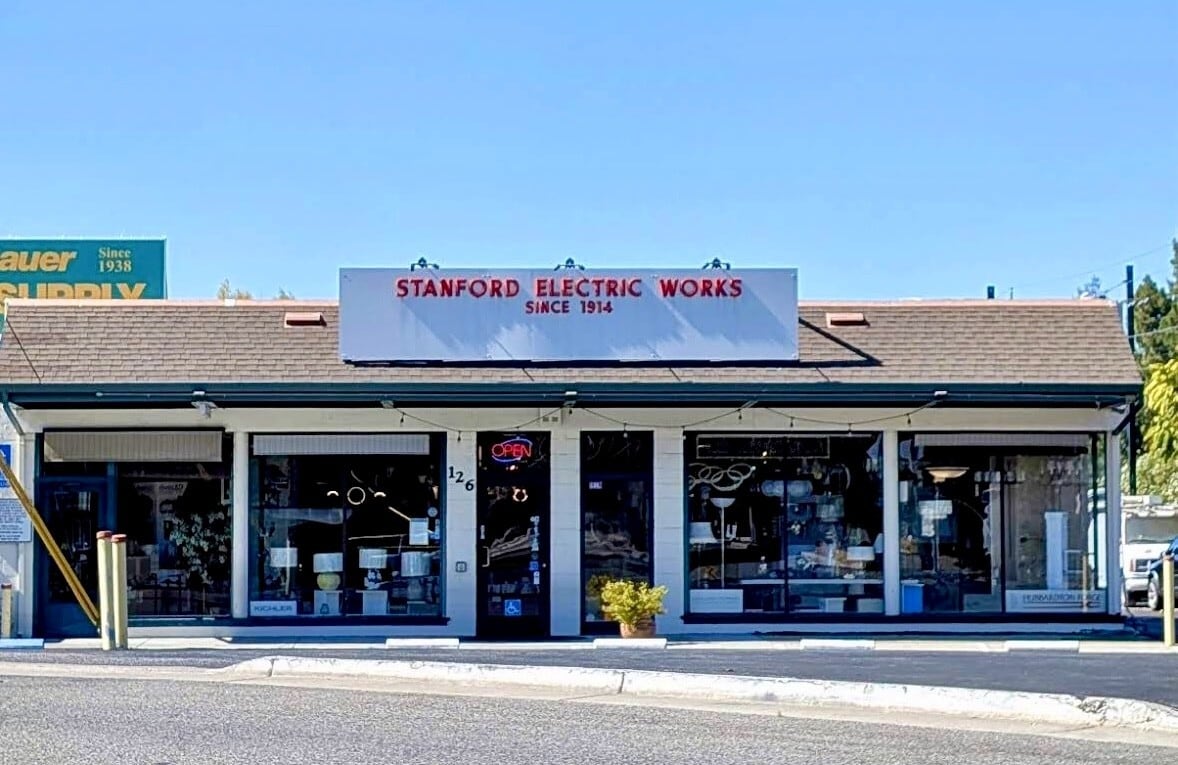 126 San Antonio Cir, Mountain View, CA à louer Photo principale– Image 1 sur 7