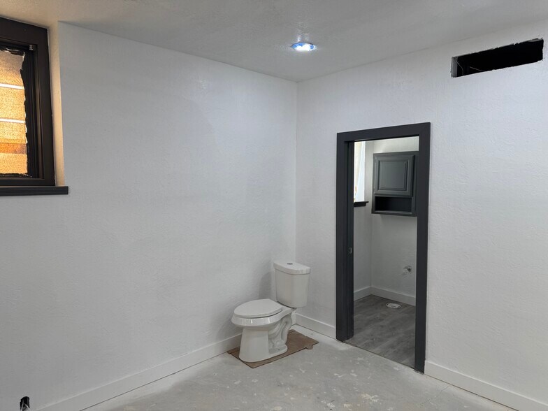 1002 W Gore Blvd, Lawton, OK à louer - Photo de l’immeuble – Image 3 sur 10