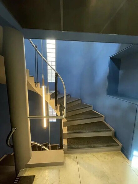 Bureau dans Marseille à louer - Photo de l’immeuble – Image 2 sur 13