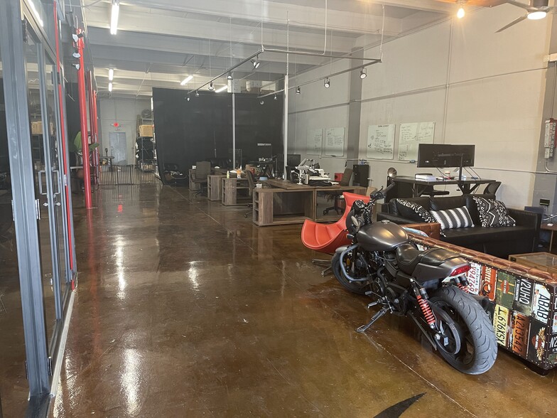 525 NW 29th St, Miami, FL à louer - Photo de l’immeuble – Image 2 sur 11