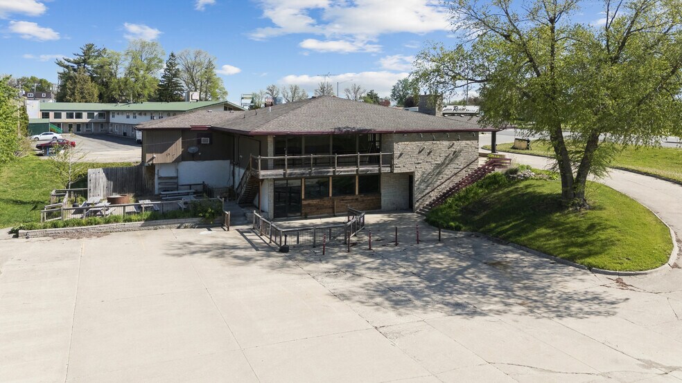 2013 S Center St, Marshalltown, IA à vendre - Photo de l’immeuble – Image 3 sur 14