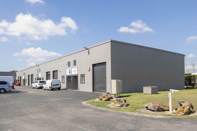 Plus de détails pour 14000-14048 SW 140th St, Miami, FL - Industriel/Logistique à louer