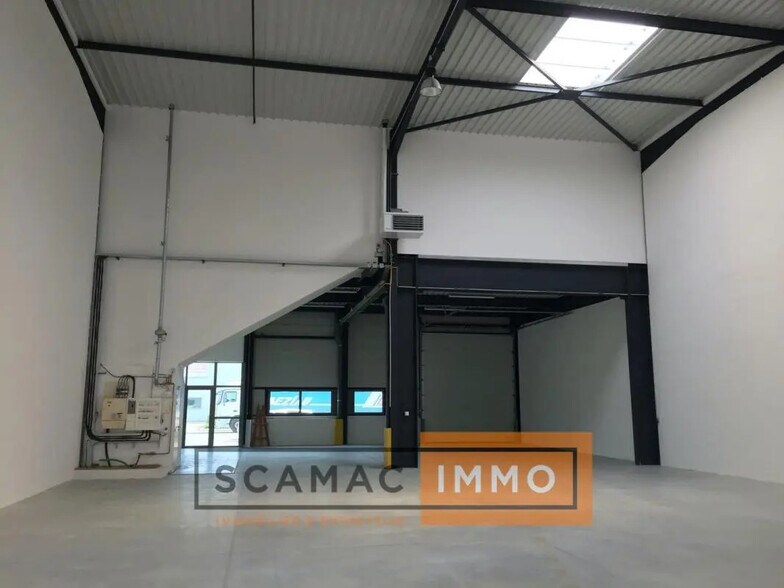 Industriel/Logistique dans Pignans à louer - Photo de l’immeuble – Image 1 sur 6