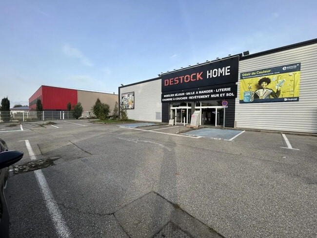 Plus de détails pour 43 Avenue Des Allobroges 26100 Romans-Sur-Isère, Romans-sur-Isère - Local commercial à louer