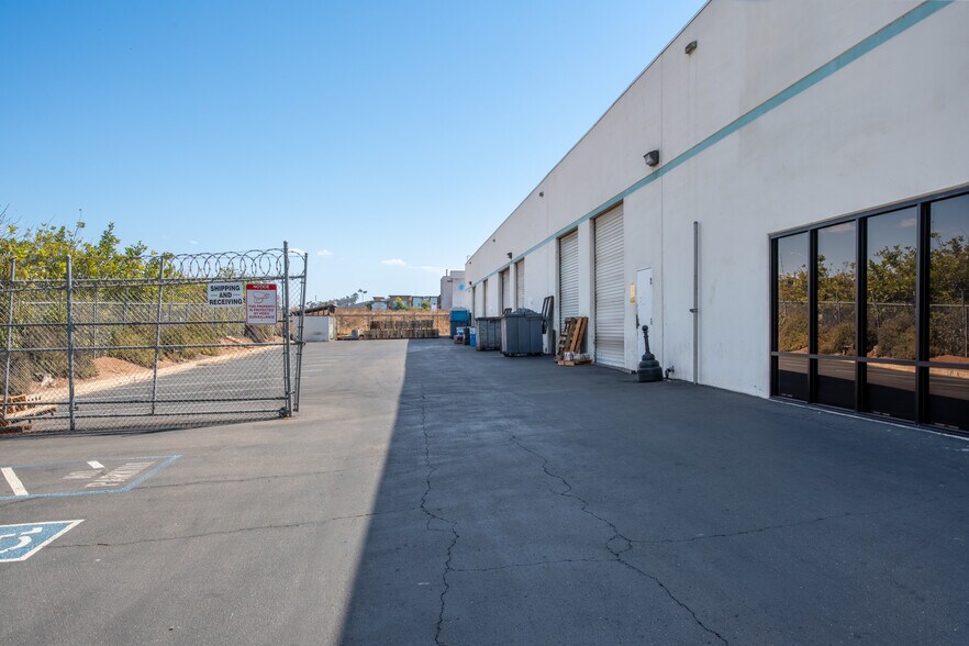 1370 Armorlite Dr, San Marcos, CA à vendre - Photo de l’immeuble – Image 3 sur 7