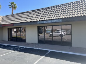 68733 Perez Rd, Cathedral City, CA à louer Photo de l’immeuble– Image 2 sur 7