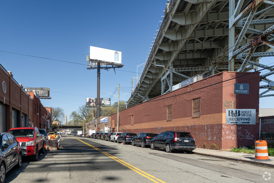 27-21 51st Ave, Long Island City, NY à louer - Photo de l’immeuble – Image 3 sur 5