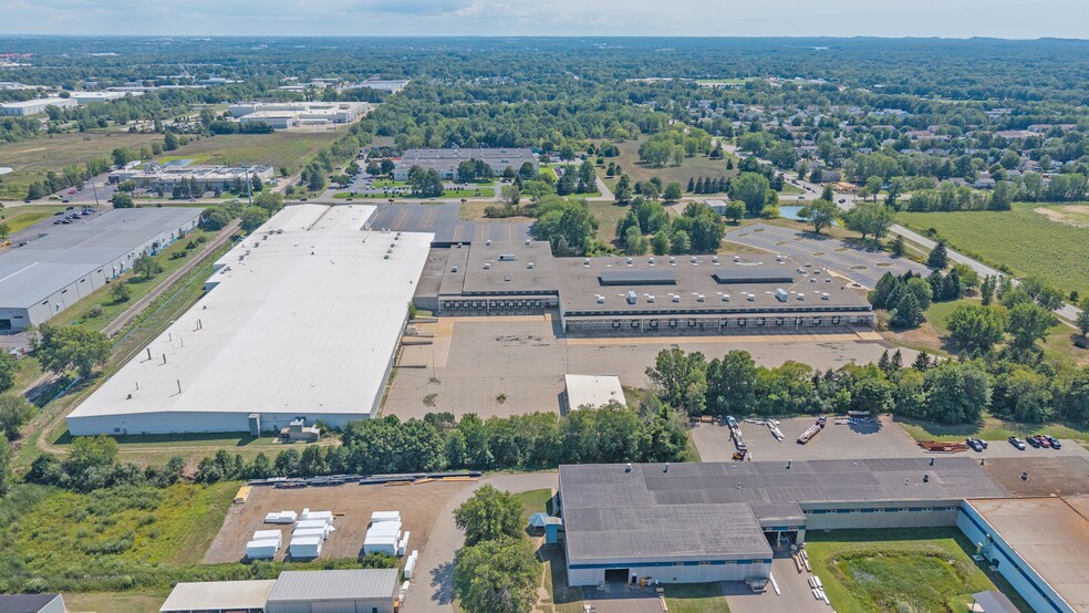 13467 Quincy St, Holland, MI à louer - Photo de l’immeuble – Image 2 sur 21