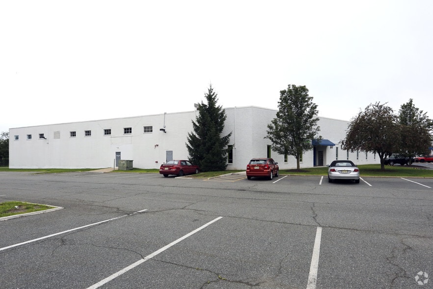 17-39 Leslie Ct, Whippany, NJ à louer - Photo principale – Image 1 sur 11