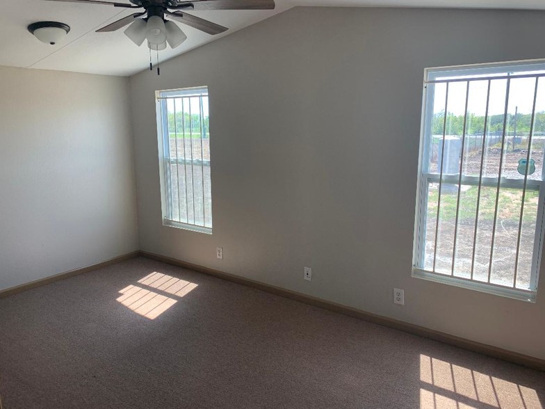 11096 Fm 523, Angleton, TX à louer - Photo de l’immeuble – Image 3 sur 12