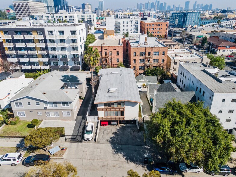736 S Gramercy Dr, Los Angeles, CA à vendre - Photo de l’immeuble – Image 2 sur 4