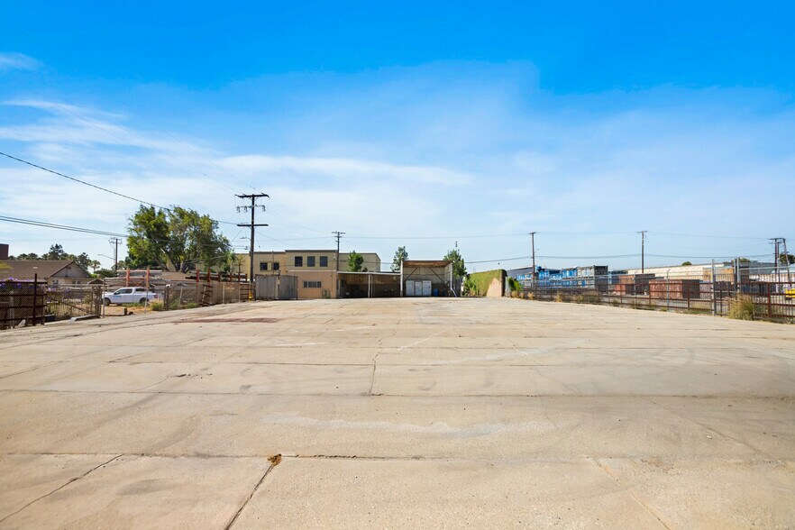 7757 Jackson St, Paramount, CA à louer - Photo de l’immeuble – Image 3 sur 15