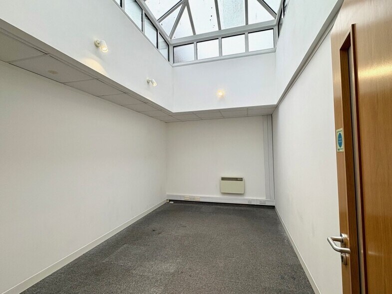 7-11 High St, Reigate à louer - Photo intérieure – Image 3 sur 5