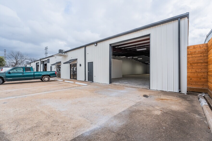 5707-5709 Gardendale Dr, Houston, TX à louer - Photo de l’immeuble – Image 2 sur 19