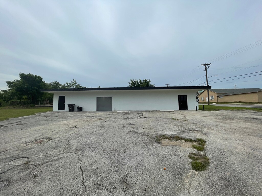 3300 E Vickery Blvd, Fort Worth, TX à louer Photo principale– Image 1 sur 22