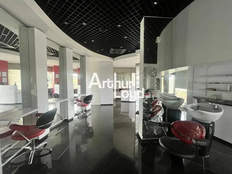 Local commercial dans SOPHIA ANTIPOLIS à louer - Photo de l’immeuble – Image 1 sur 7