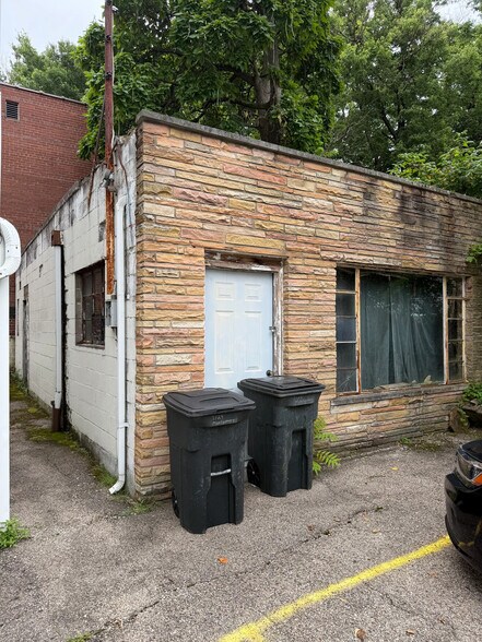 7124-7126 Montgomery Rd, Cincinnati, OH à vendre - Photo de l’immeuble – Image 2 sur 6