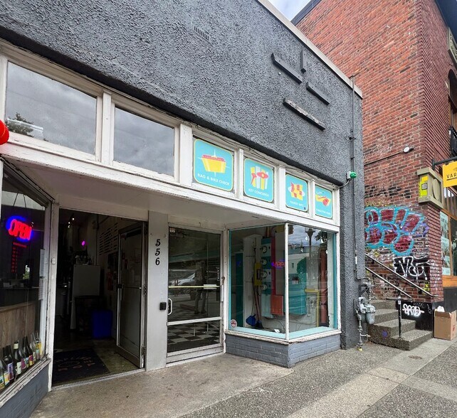 552 Pandora Ave, Victoria, BC à louer - Photo de l’immeuble – Image 2 sur 4