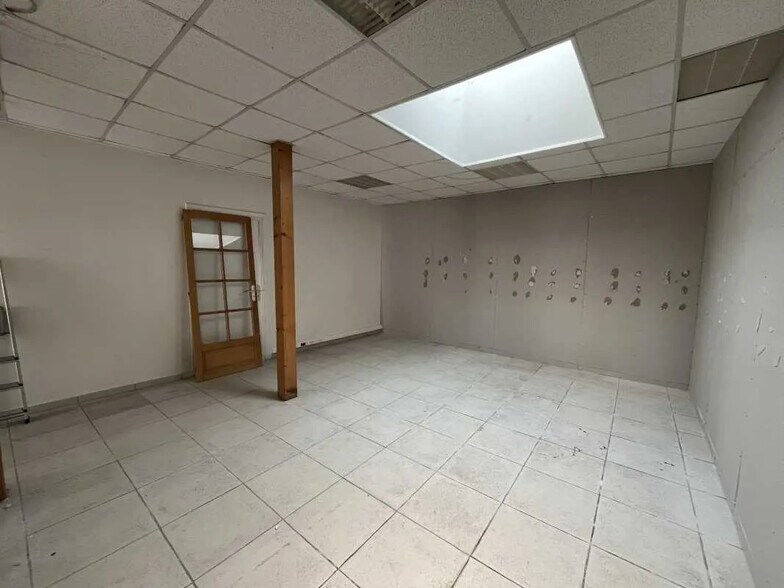 Local commercial dans Saint-Quentin à louer - Photo de l’immeuble – Image 3 sur 5