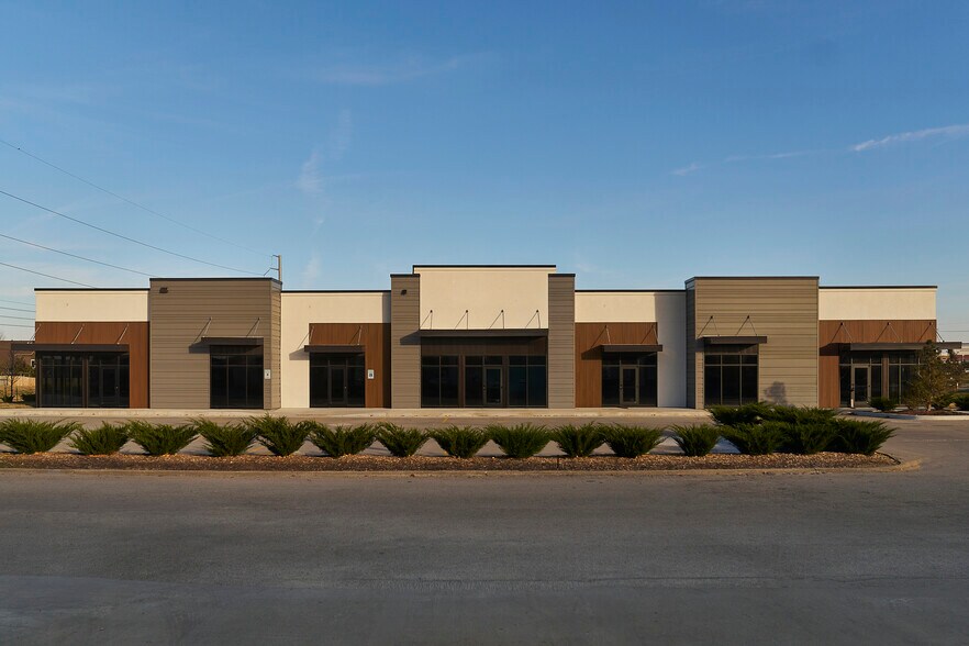 150 Tudor Rd, Lee's Summit, MO à louer - Photo de l’immeuble – Image 2 sur 3