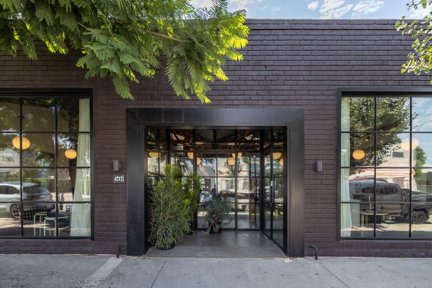 4202-4216 W Jefferson Blvd, Los Angeles, CA à louer - Photo de l’immeuble – Image 1 sur 8