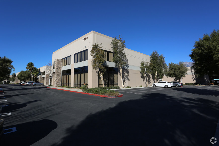11650 Mission Park Dr, Rancho Cucamonga, CA à louer - Photo de l’immeuble – Image 1 sur 2