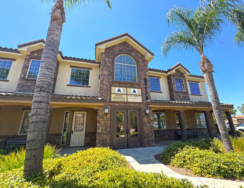 27174 Newport Rd, Menifee, CA à vendre Photo de l’immeuble– Image 1 sur 8