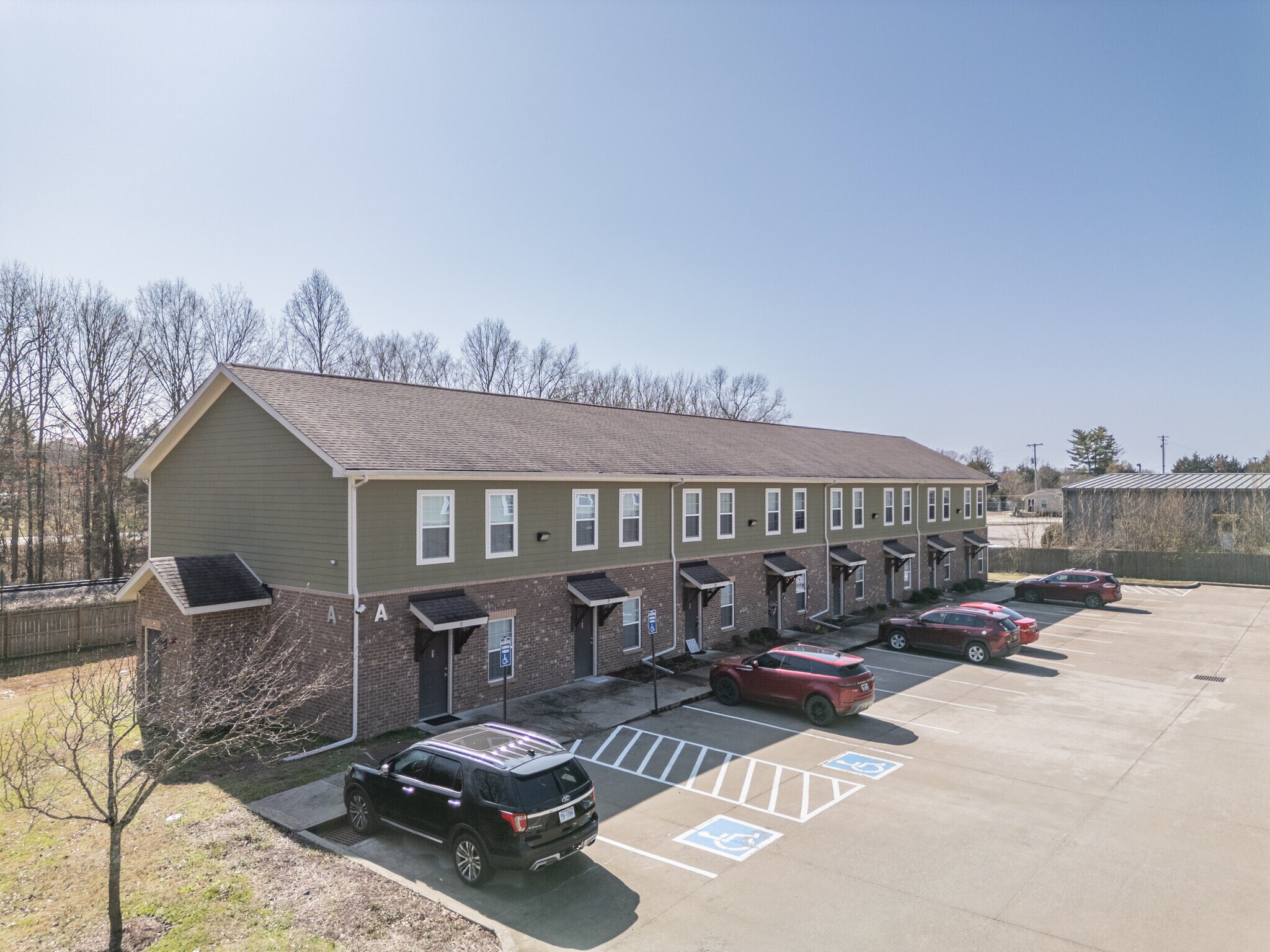 156 Silver St, Tullahoma, TN à vendre Photo de l’immeuble– Image 1 sur 28