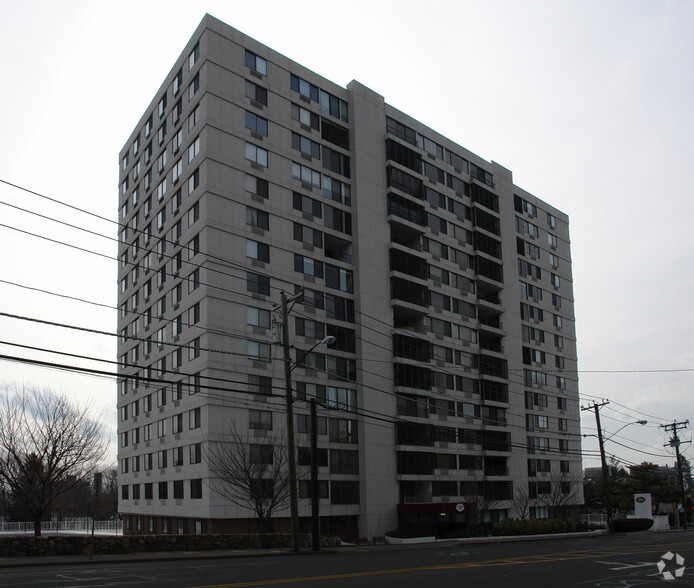 1 Strawberry Hill Ave, Stamford, CT à louer - Photo de l’immeuble – Image 2 sur 2