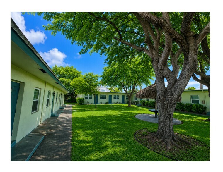 705-713 NE 3rd St, Hallandale Beach, FL à vendre - Photo de l’immeuble – Image 2 sur 21
