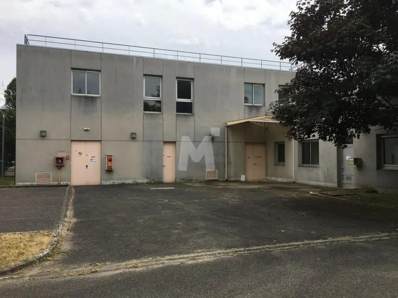Bureau dans Savigny-le-Temple à louer Photo de l’immeuble– Image 1 sur 16