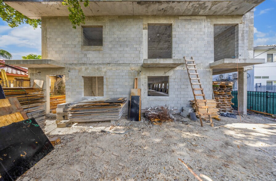1254 SW 2nd St, Miami, FL à vendre - Photo de l’immeuble – Image 2 sur 30